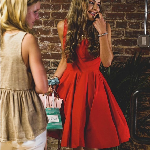 IEENA DUGGAL Bright red dress - Picture 4 of 7